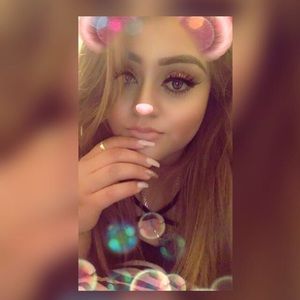 Meet your Posher, Claudia